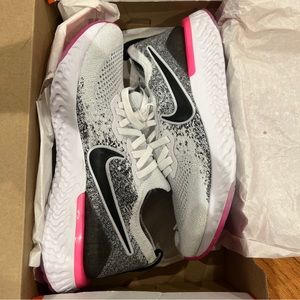Women’s Nike EPIC REACT Flyknit sz 9.5 NEW